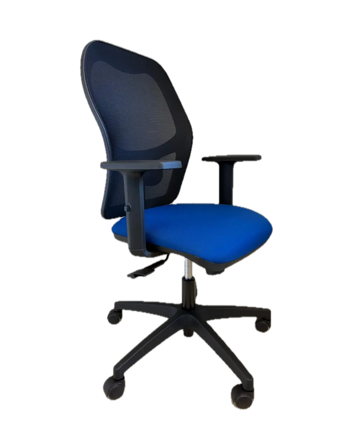 Chair with contoured black mesh backrest, blue fabric seat, black armrests and five-star base, three-quarter view